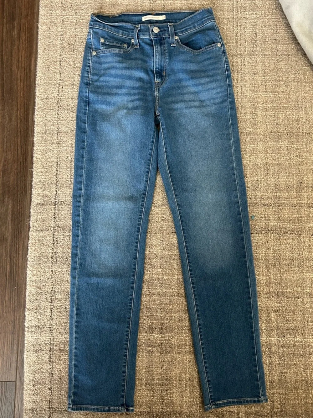 Levi's Women’s 724 High Rise Straight Jeans Sz 28 - EUC - Picture 4 of 7